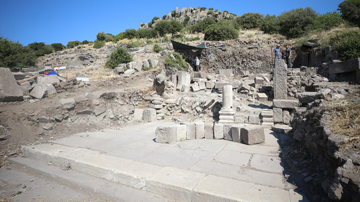 Çanakkale’deki Assos kazısında Roma çeşmesi kalıntılarına ulaşıldı