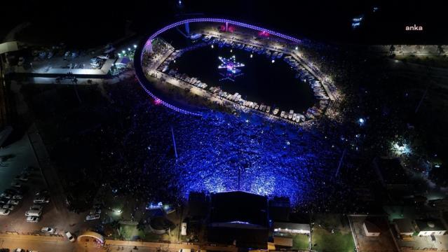 Ebru Gündeş’ten Aliağa’da 50 bin kişilik dev konser