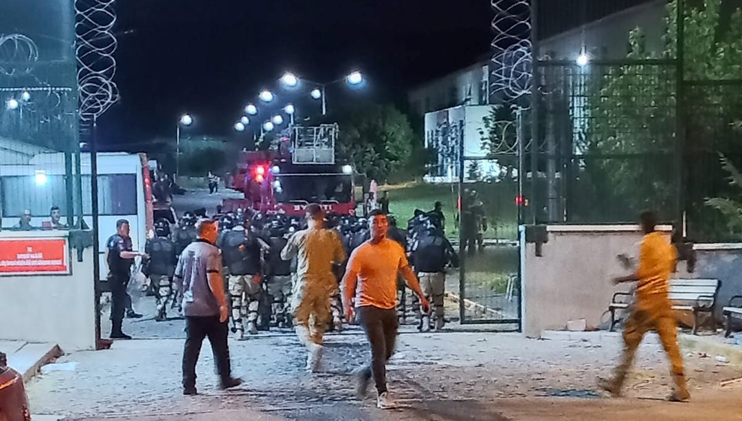Geri Gönderme Merkezi’nde yangın:  20 sığınmacı tutuklandı