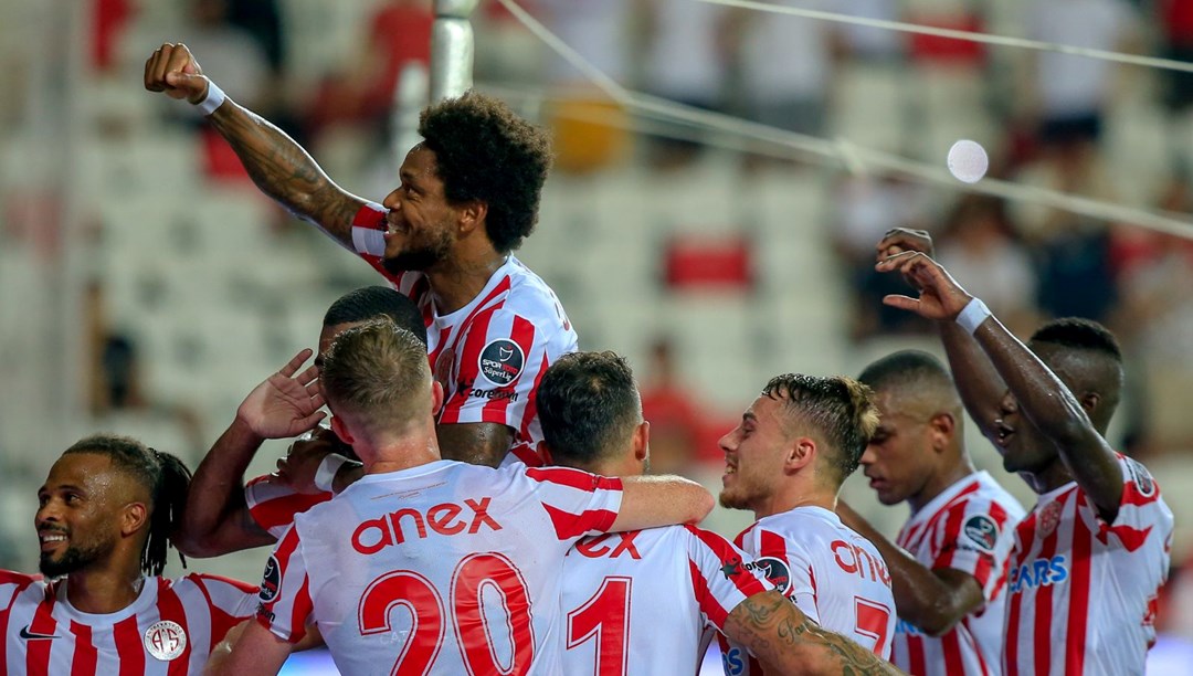 SON DAKİKA: Antalyaspor, Trabzonspor karşısında farklı kazandı