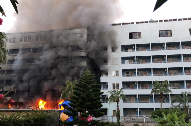 Antalya’da otel yangını