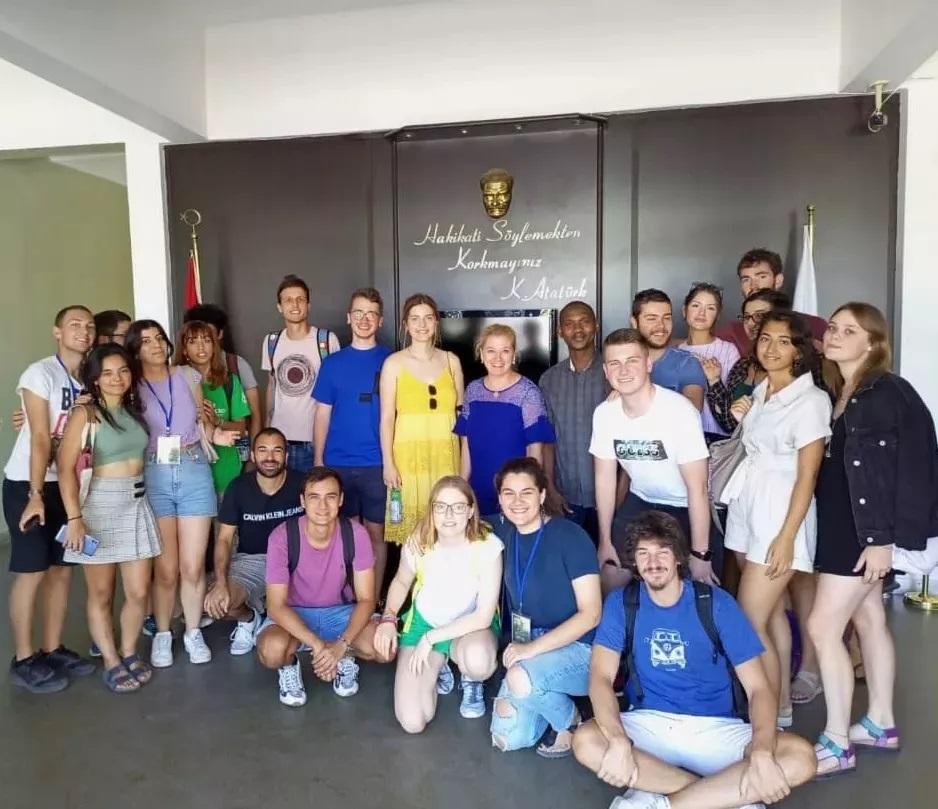 Avrupalı gençler EÜ Güneş Enerjisi Enstitüsünde yapılan çalışmaları yerinde gördüler
