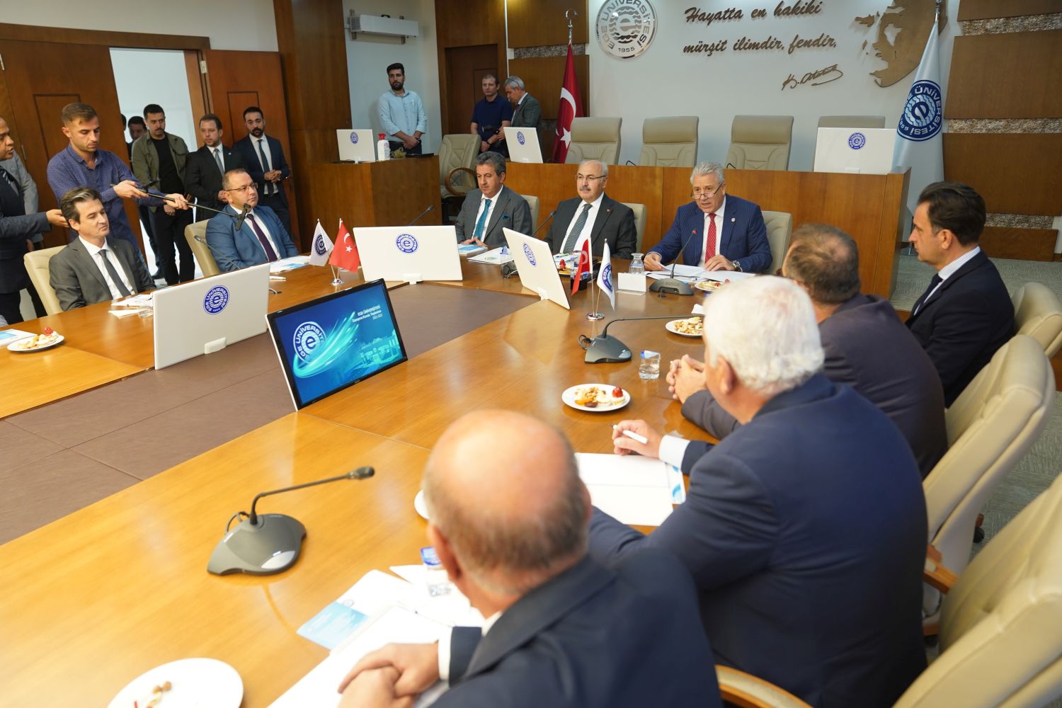 EÜ Danışma Kurulu, İzmir Valisi Yavuz Selim Köşger’in başkanlığında toplandı