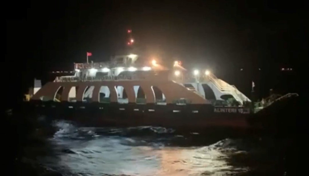 Balıkesir açıklarında sürüklenen feribot kurtarıldı
