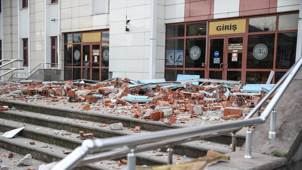Düzce’deki depremde yaralı sayısı 93 oldu